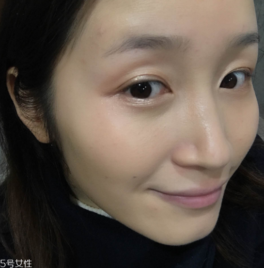 芭比波朗蟲草粉底2.5號試色 不適合遮瑕 芭比波朗蟲草粉底2.5號試色 不適合遮瑕