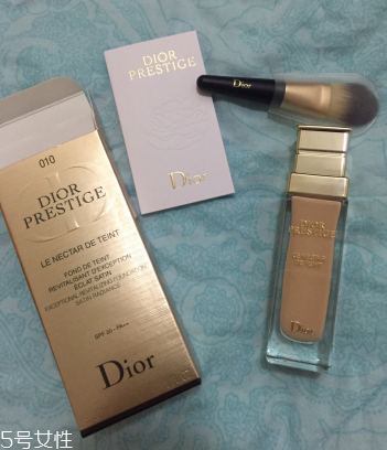 迪奧花蜜010粉底好用嗎？白得十分自然