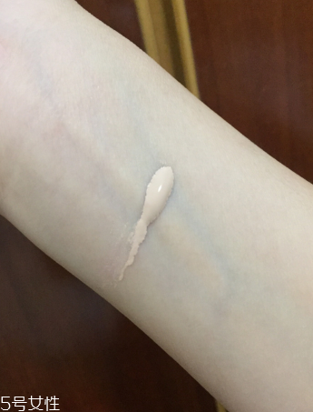 迪奧花蜜010粉底好用嗎？白得十分自然