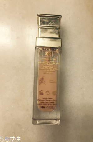 迪奧花蜜粉底液好用嗎？霧面美顏效果