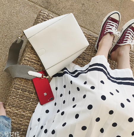 帆布鞋曬黃了怎么辦？帆布鞋晾曬要注意