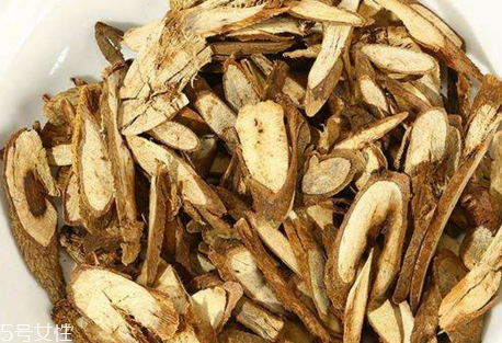 千斤拔泡酒有什么作用 泡酒配方 千斤拔泡酒有什么作用 泡酒配方