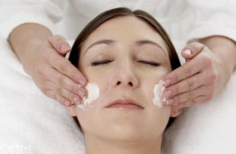睡眠面膜前要用水和乳液嗎 潔面是所有護膚的開始 睡眠面膜前要用水和乳液嗎 潔面是所有護膚的開始