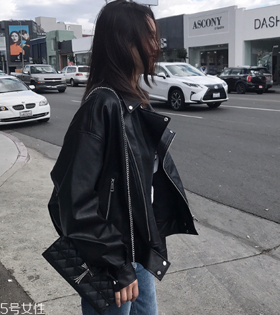 皮衣起褶子怎么辦？皮衣穿著要注意