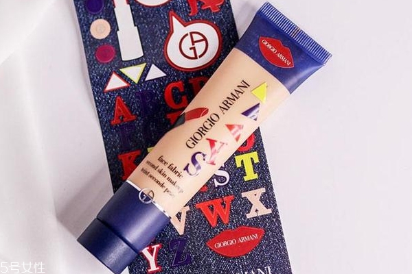 阿瑪尼2018新品牛仔懶人粉底液試色 新舊色號(hào)對(duì)比 阿瑪尼2018新品牛仔懶人粉底液試色 新舊色號(hào)對(duì)比