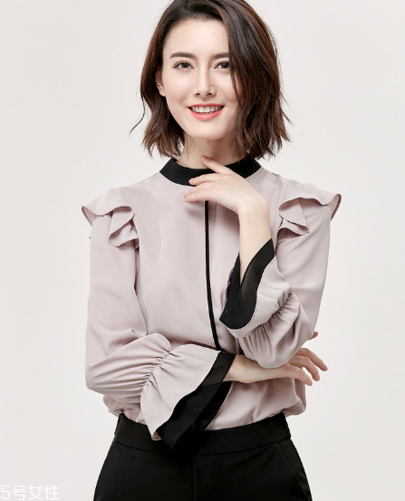 荷葉邊上衣怎么搭配？少女路線必備款