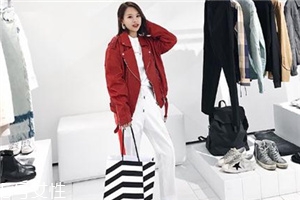 皮衣緊身還是寬松好看？看個人喜好