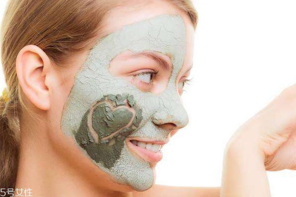 干皮敷面膜多長(zhǎng)時(shí)間好？先打底再敷面膜