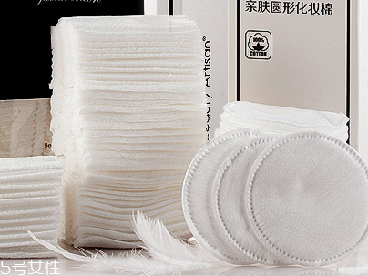 化妝棉怎么去黑頭 化妝棉的使用技巧 化妝棉怎么去黑頭 化妝棉的使用技巧