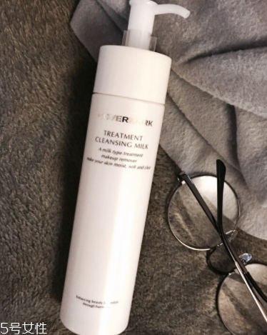 干皮卸妝用什么好？六款溫和保濕卸妝產(chǎn)品