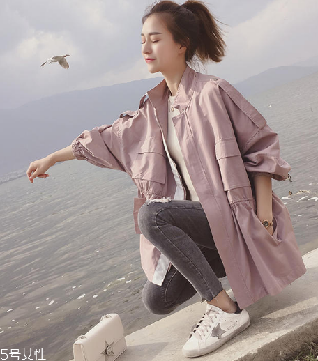 今年流行什么樣的風衣？這幾款少女感十足