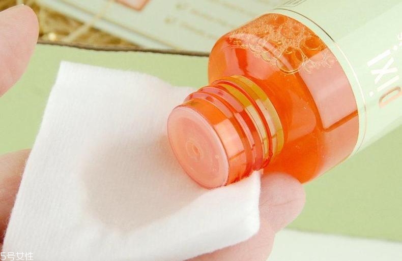 去角質(zhì)化妝水含酒精嗎？適合痘肌嗎？