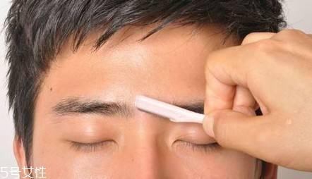 男生怎么化妝顯臉小？這4個(gè)地方化好秒帥