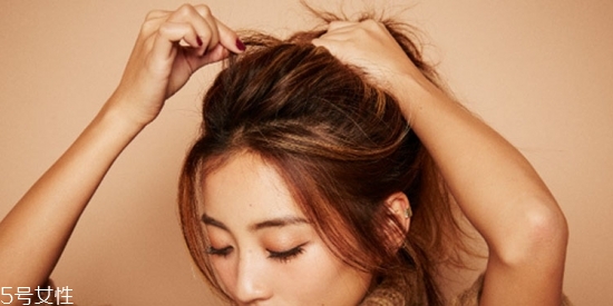 半丸子頭適合長發(fā)嗎 披肩發(fā)丸子頭扎法圖解 半丸子頭適合長發(fā)嗎 披肩發(fā)丸子頭扎法圖解