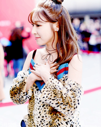 半丸子頭適合長發(fā)嗎 披肩發(fā)丸子頭扎法圖解 半丸子頭適合長發(fā)嗎 披肩發(fā)丸子頭扎法圖解