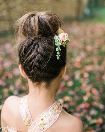 半丸子頭適合長發(fā)嗎 披肩發(fā)丸子頭扎法圖解 半丸子頭適合長發(fā)嗎 披肩發(fā)丸子頭扎法圖解