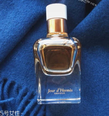 水生調(diào)聞起來像什么？讓人想起大海的香水