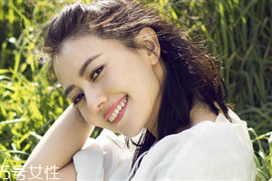 短發(fā)扎成丸子頭的方法 2018最新丸子頭扎法 短發(fā)扎成丸子頭的方法 2018最新丸子頭扎法