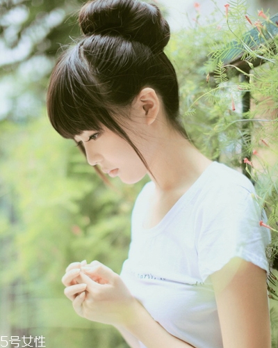 半丸子頭適合長發(fā)嗎 披肩發(fā)丸子頭扎法圖解 半丸子頭適合長發(fā)嗎 披肩發(fā)丸子頭扎法圖解