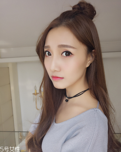 半丸子頭適合長發(fā)嗎 披肩發(fā)丸子頭扎法圖解 半丸子頭適合長發(fā)嗎 披肩發(fā)丸子頭扎法圖解