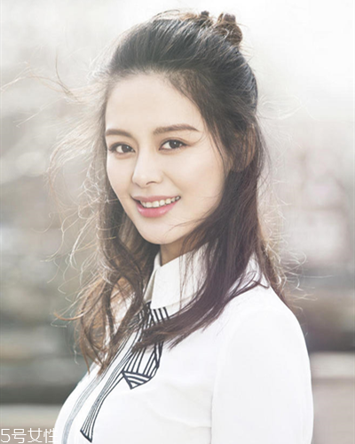 半丸子頭適合長發(fā)嗎 披肩發(fā)丸子頭扎法圖解 半丸子頭適合長發(fā)嗎 披肩發(fā)丸子頭扎法圖解