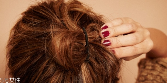 半丸子頭適合長發(fā)嗎 披肩發(fā)丸子頭扎法圖解 半丸子頭適合長發(fā)嗎 披肩發(fā)丸子頭扎法圖解