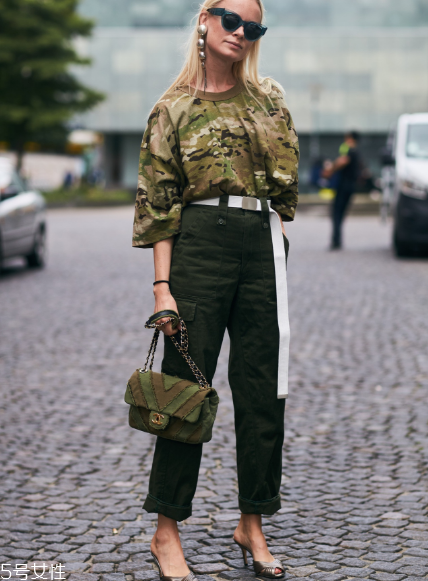工裝褲怎么搭配好看？比牛仔褲時髦多了
