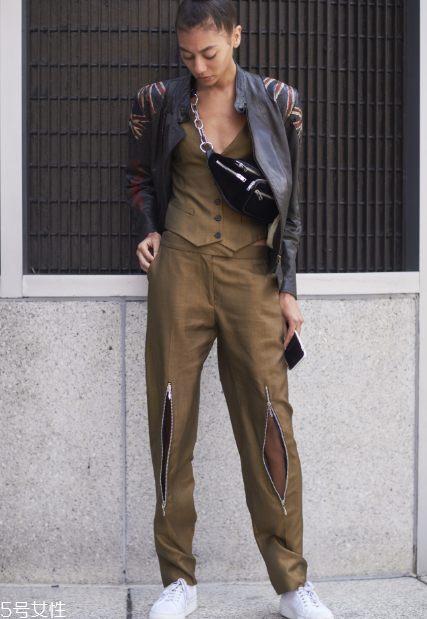 工裝褲怎么搭配好看？比牛仔褲時髦多了