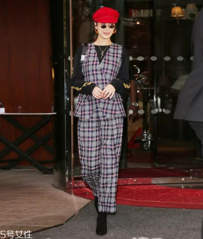 馬甲里面配什么衣服好看？換季疊搭全靠它