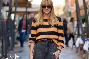 條紋毛衣怎么搭配？營造浪漫少女感