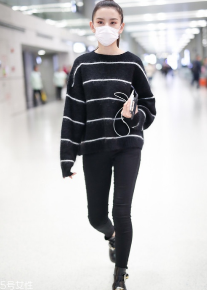 條紋毛衣怎么搭配？營造浪漫少女感