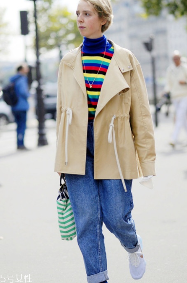 條紋毛衣怎么搭配？營造浪漫少女感