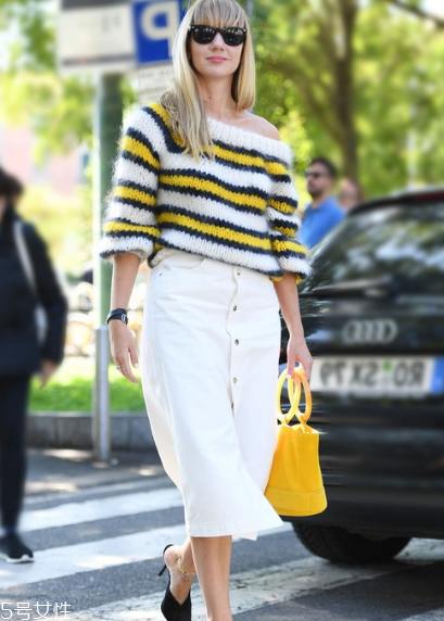 條紋毛衣怎么搭配？營造浪漫少女感