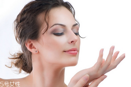 化妝起皮怎么辦 拯救皮膚保濕大法 化妝起皮怎么辦 拯救皮膚保濕大法