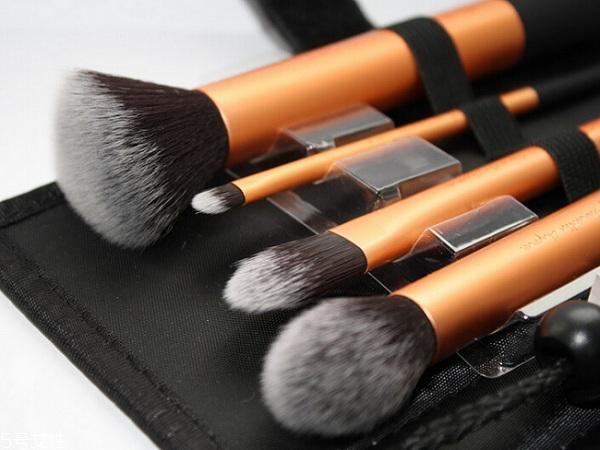 新手用什么工具上妝 三種上妝方式的優(yōu)劣勢 新手用什么工具上妝 三種上妝方式的優(yōu)劣勢