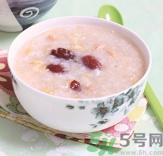 花生皮能不能吃？花生能和螃蟹一起吃嗎？