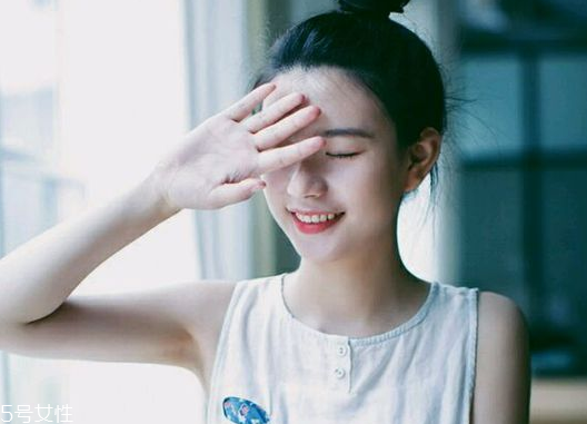 臉上外油內(nèi)干怎么辦 外油內(nèi)干的皮膚這樣護理 臉上外油內(nèi)干怎么辦 外油內(nèi)干的皮膚這樣護理