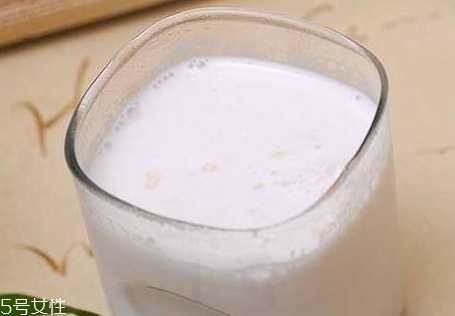 椰子粉什么人不能喝 小心以下人群 椰子粉什么人不能喝 小心以下人群