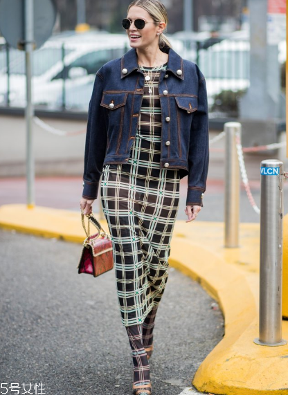 牛仔夾克怎么搭配？照著穿你就贏了