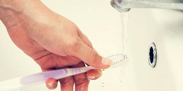 睫毛夾對睫毛有傷害嗎 現(xiàn)在流行不傷睫毛的卷翹法 睫毛夾對睫毛有傷害嗎 現(xiàn)在流行不傷睫毛的卷翹法