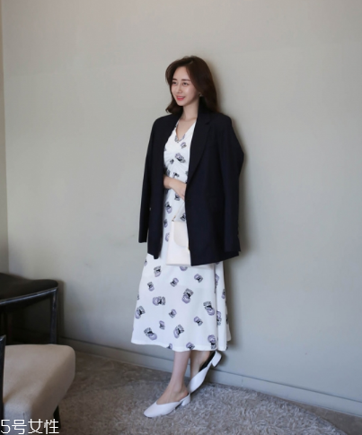 印花連衣裙配什么外套？印花連衣裙搭配外套技巧