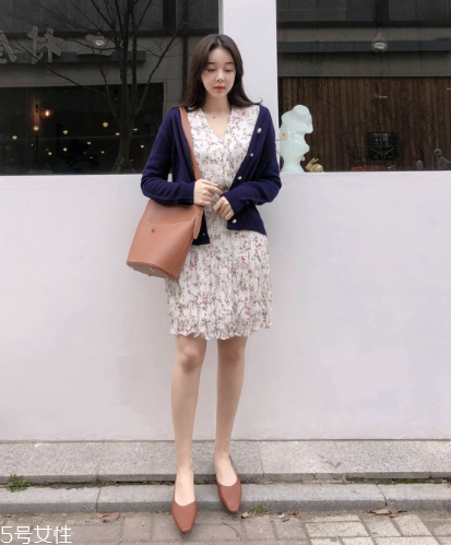 印花連衣裙配什么外套？印花連衣裙搭配外套技巧
