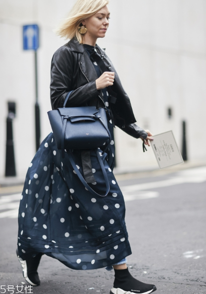 印花連衣裙配什么外套？印花連衣裙搭配外套技巧