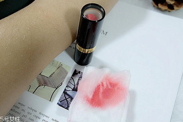 露華濃黑管720好看嗎 露華濃720 730哪個好看 露華濃黑管720好看嗎 露華濃720 730哪個好看