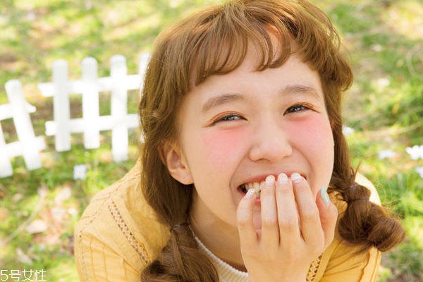 2018春夏流行什么妝容 暖橙妝溫暖無公害 2018春夏流行什么妝容 暖橙妝溫暖無公害