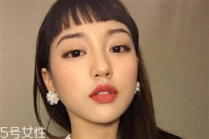 劉海在眉毛上面的發(fā)型叫什么 劉海要看自己的臉型修剪 劉海在眉毛上面的發(fā)型叫什么 劉海要看自己的臉型修剪