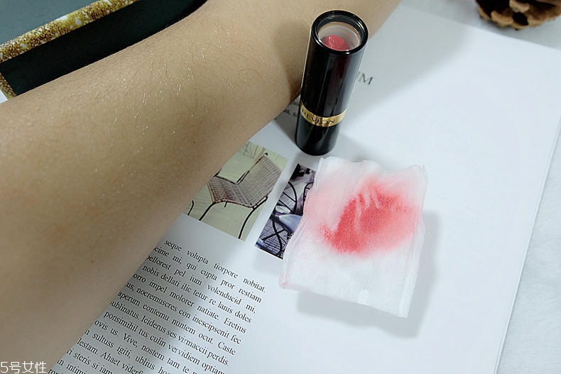 露華濃黑管720好看嗎 露華濃720 730哪個好看 露華濃黑管720好看嗎 露華濃720 730哪個好看