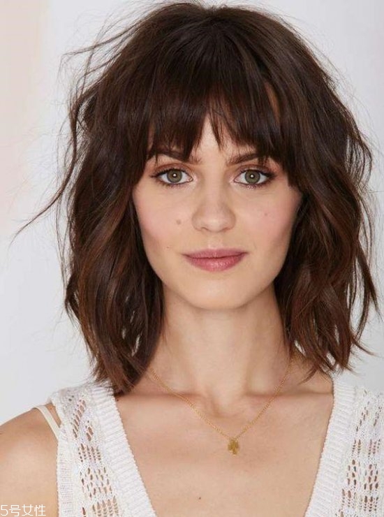 劉海在眉毛上面的發(fā)型叫什么 劉海要看自己的臉型修剪 劉海在眉毛上面的發(fā)型叫什么 劉海要看自己的臉型修剪