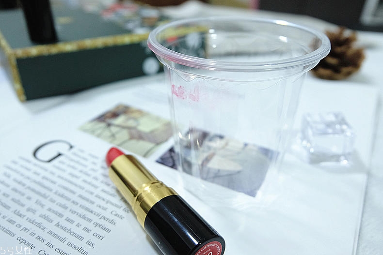 露華濃黑管720好看嗎 露華濃720 730哪個好看 露華濃黑管720好看嗎 露華濃720 730哪個好看