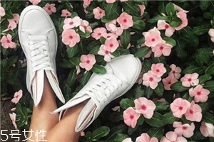 小白鞋適合跑步嗎？這幾類小白鞋不適合跑步